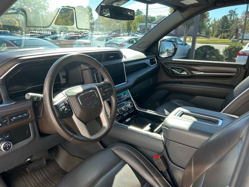 Used 2022 GMC Yukon XL Denali image 10