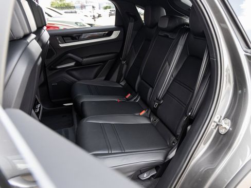 Certified 2025 Porsche Cayenne image 36