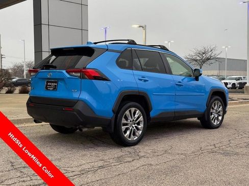 Used 2021 Toyota RAV4 XLE Premium image 3