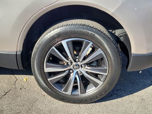 Used 2021 Toyota Venza LE image 27