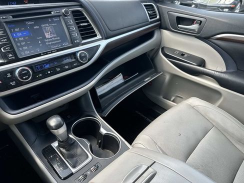 Used 2016 Toyota Highlander Limited w/ Driver Technology Package AWD/4WD image 35