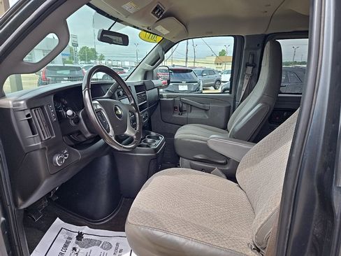 Used 2017 Chevrolet Express 3500 LT w/ LT Preferred Equipment Group image 17