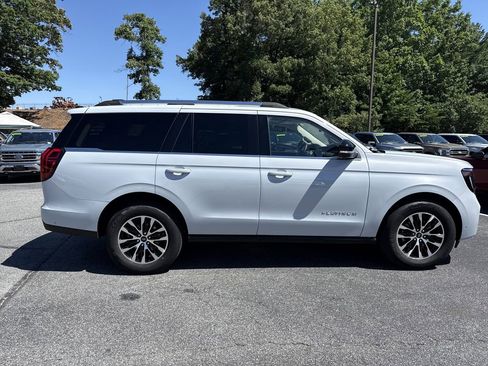 Used 2025 Ford Expedition Platinum AWD/4WD image 8