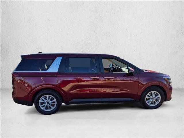 Used 2024 Kia Carnival LX FWD image 4
