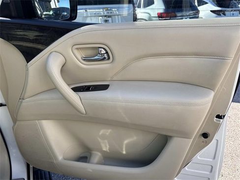 Used 2022 INFINITI QX80 Luxe w/ All-Season Package image 18