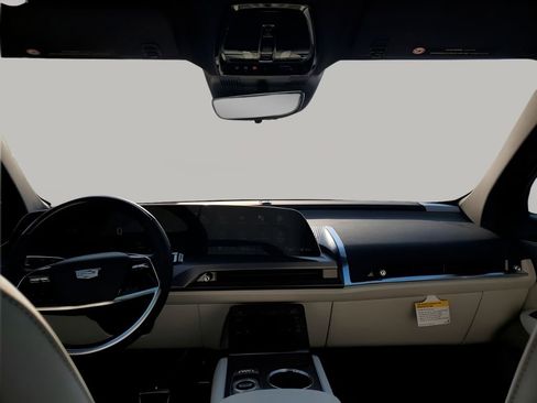 New 2026 Cadillac Vistiq Sport w/ LPO, Floor Liner Package image 24