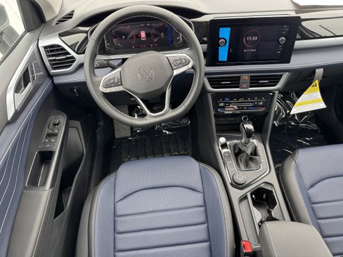 New 2025 Volkswagen Taos SEL image 15