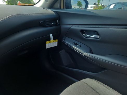 Certified 2025 Nissan Sentra SV image 18