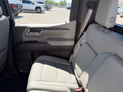 Used 2024 GMC Sierra 1500 SLT w/ SLT Premium Plus Package AWD/4WD image 29