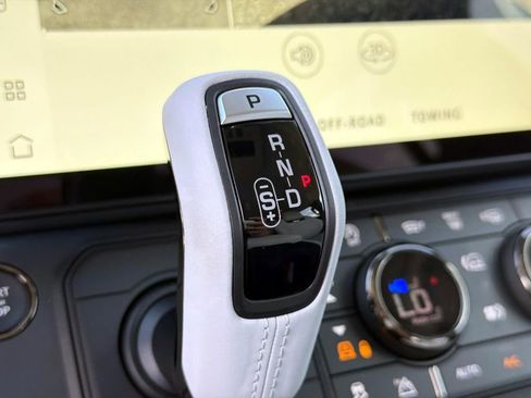 New 2026 Land Rover Defender 110 OCTA AWD/4WD image 27