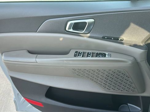 Used 2026 Kia Carnival EX FWD image 19