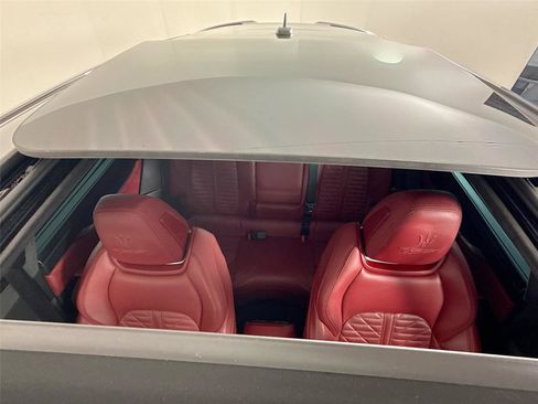 Used 2022 Maserati Levante Trofeo image 22