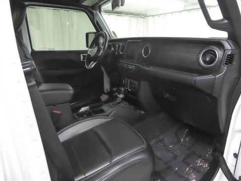 Used 2020 Jeep Wrangler Unlimited Sahara w/ Dual Top Group AWD/4WD image 23