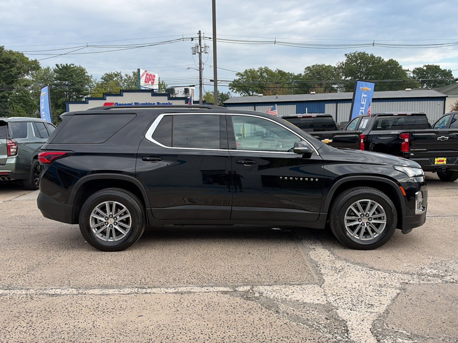 Used 2023 Chevrolet Traverse LT FWD image 9