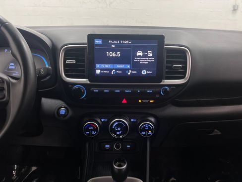 Used 2024 Hyundai Venue SEL FWD image 19