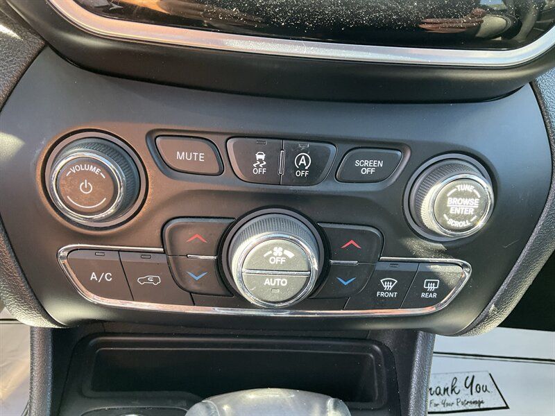 Used 2020 Jeep Cherokee Limited AWD/4WD image 32