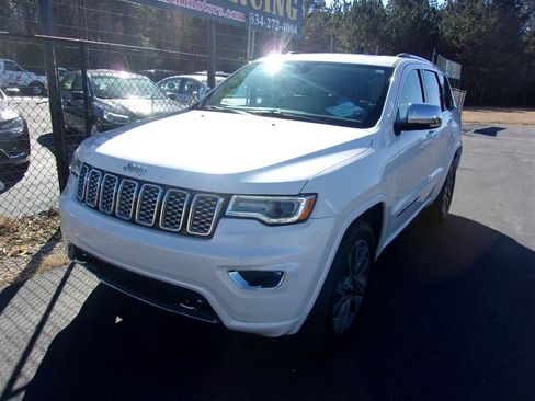 Used 2017 Jeep Grand Cherokee Overland image 3