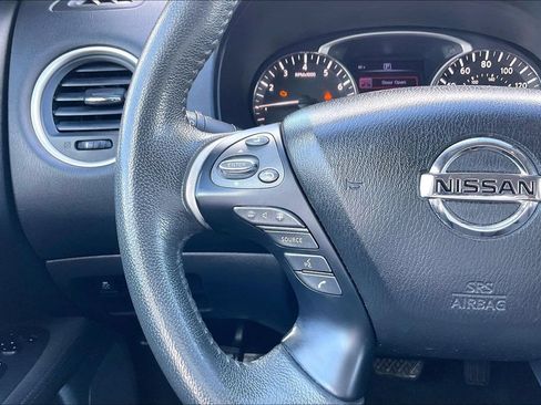 Used 2017 Nissan Pathfinder SV FWD image 10