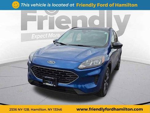 Used 2022 Ford Escape SE w/ SE Sport Appearance Package image 2