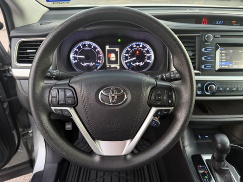 Used 2019 Toyota Highlander LE image 25