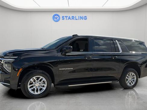 Certified 2025 Chevrolet Suburban LS RWD image 2
