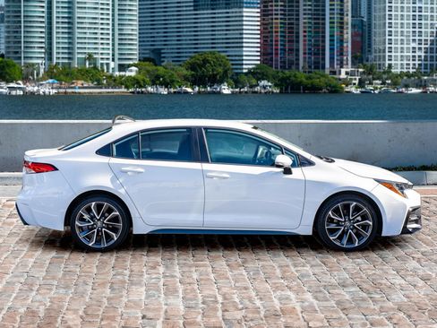 Used 2022 Toyota Corolla SE image 4