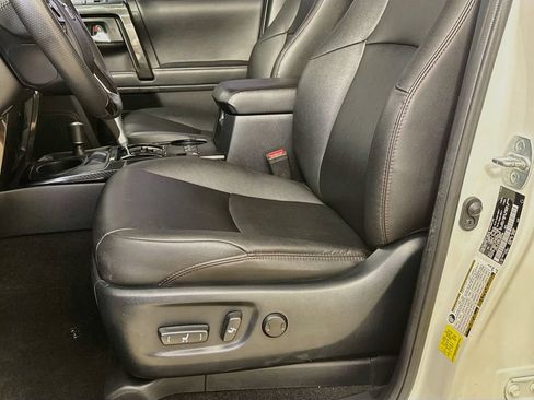 Used 2021 Toyota 4Runner TRD Off-Road Premium w/ Moonroof Package AWD/4WD image 23