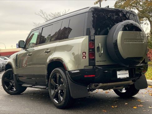 Used 2025 Land Rover Defender 110 X-Dynamic SE image 11