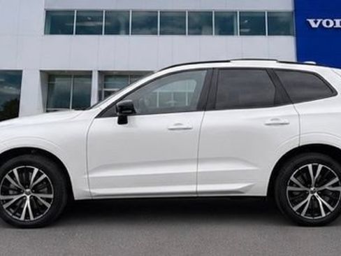 Used 2024 Volvo XC60 B5 Plus w/ Protection Package Premier AWD/4WD image 4