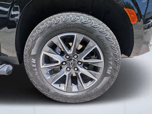 Used 2024 Chevrolet Tahoe Z71 w/ Luxury Package AWD/4WD image 10