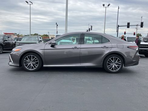 Used 2021 Toyota Camry XLE w/ Navigation Package image 6