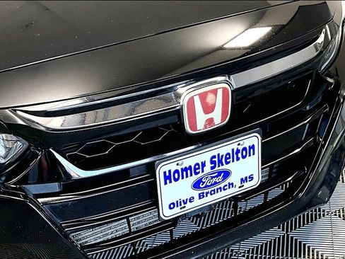 Used 2018 Honda Accord EX image 29