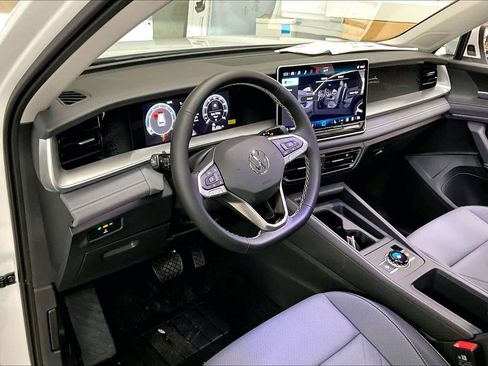 New 2026 Volkswagen Tiguan SE image 8