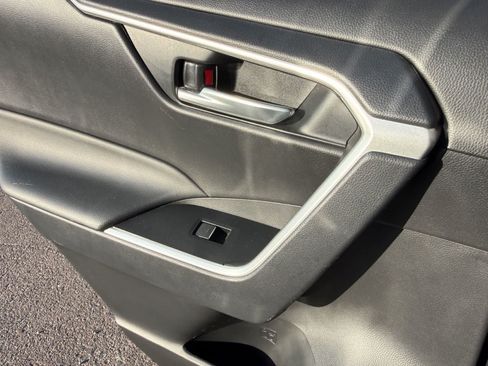 Used 2025 Toyota RAV4 XLE FWD image 10