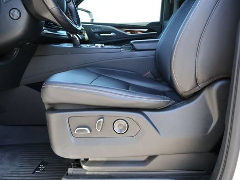Used 2022 Cadillac Escalade Luxury w/ LPO, Floor Liner Package AWD/4WD image 40