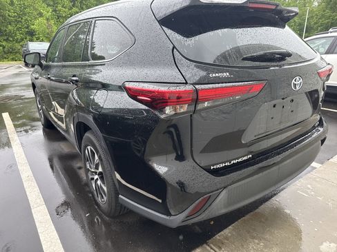 Used 2021 Toyota Highlander XLE FWD image 43