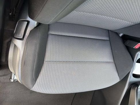 Used 2025 Kia Soul LX w/ LX Technology Package FWD image 15