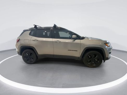 Used 2018 Jeep Compass Latitude w/ Popular Equipment Group AWD/4WD image 9