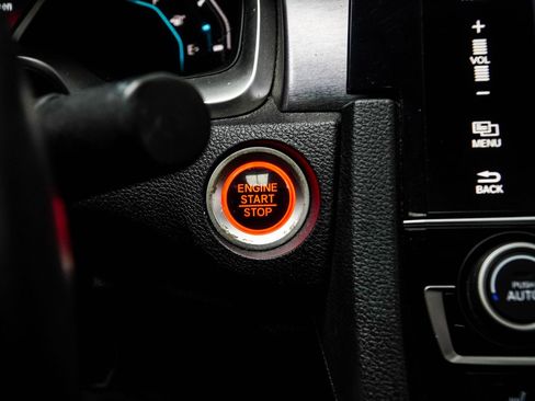 Used 2018 Honda Civic Touring image 19
