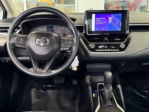 Used 2025 Toyota Corolla LE image 30