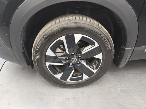Used 2025 Nissan Kicks SV AWD/4WD image 16
