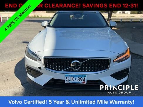Certified 2025 Volvo V60 B5 Cross Country Plus image 5