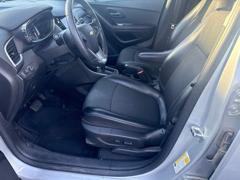 Used 2021 Chevrolet Trax LT w/ Sport Edition FWD image 32