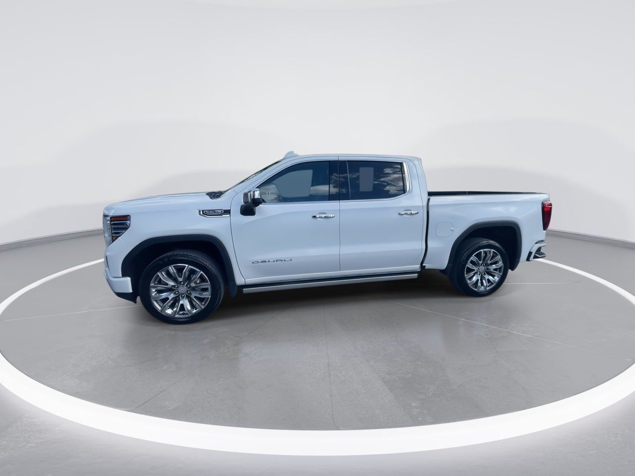 Used 2023 GMC Sierra 1500 Denali w/ Denali Reserve Package AWD/4WD image 9