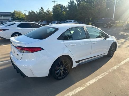 Used 2023 Toyota Corolla SE FWD image 3