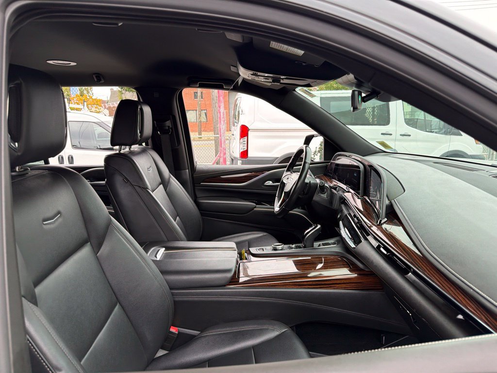 Used 2023 Cadillac Escalade Luxury AWD/4WD image 18