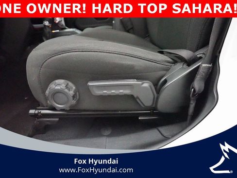 Used 2023 Jeep Wrangler Sahara image 28