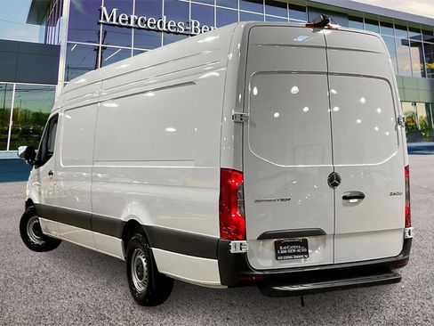 Used 2025 Mercedes-Benz Sprinter 2500 image 2