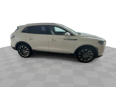 Used 2022 Lincoln Nautilus Reserve AWD/4WD image 9