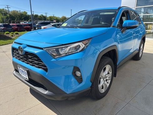 Used 2021 Toyota RAV4 XLE AWD/4WD image 3